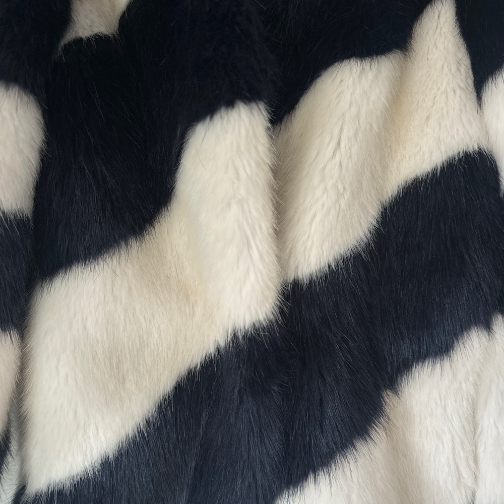 ⭐️ J.Crew x NET-A-PORTER ⭐️ Geo Striped Faux Fur Coat XXS Net-a-Porter - Picture 5 of 9